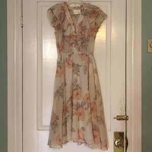 Romantic fluttery midi tea vintage cottagecore dress.
